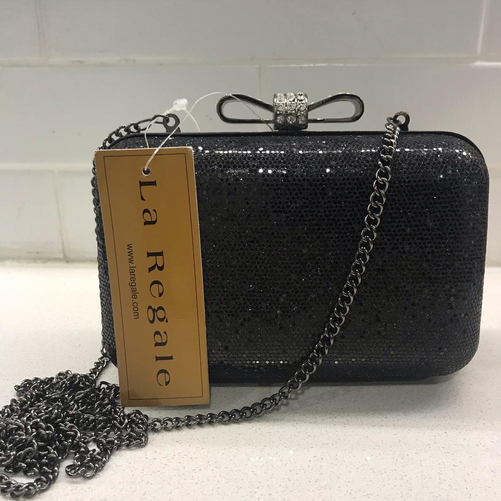 La Regale Black Sequenced Hard Clutch with Chain